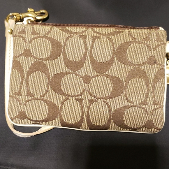 Coach  Wristlet - Picture 4 of 4